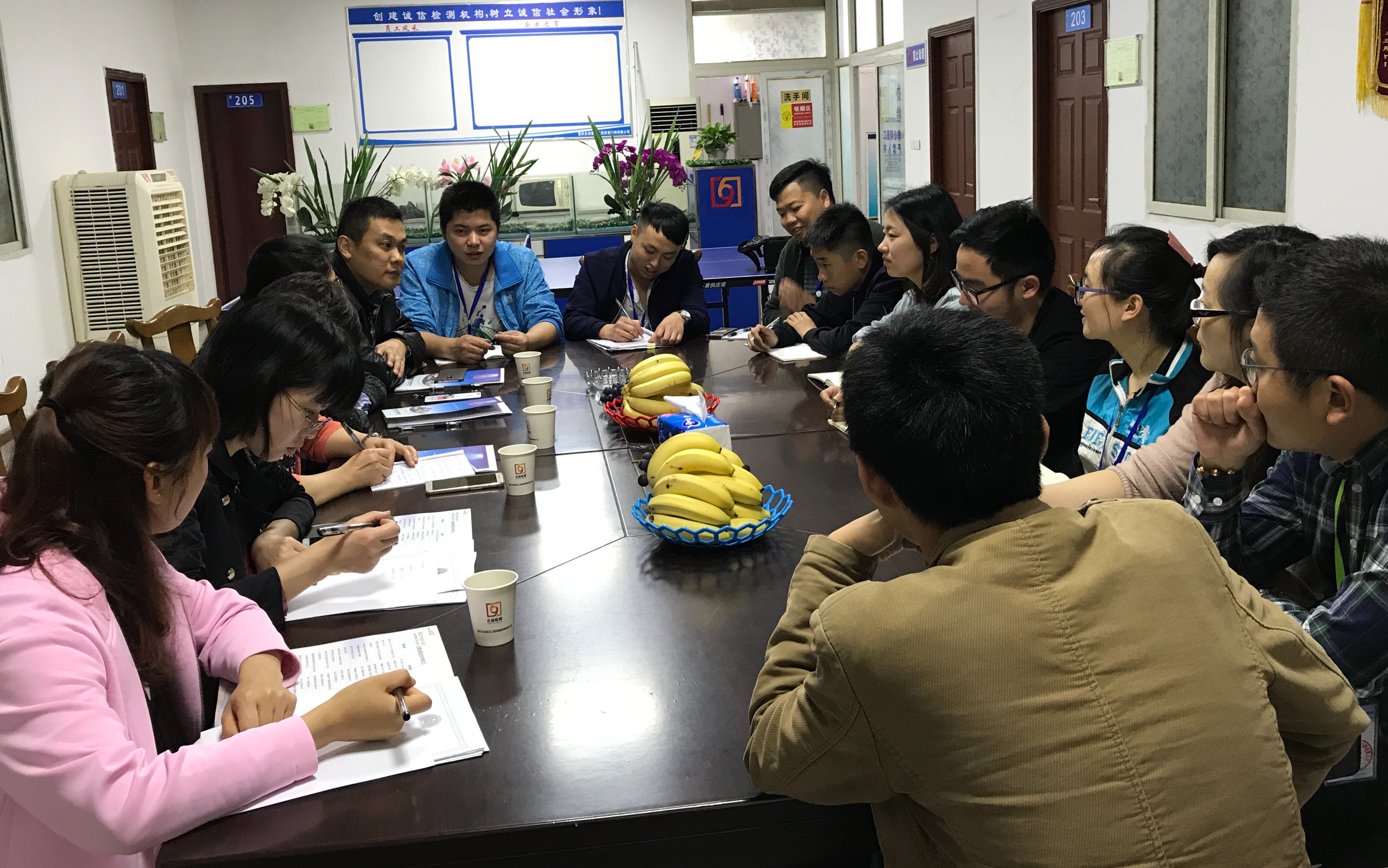 重庆建筑工程职业学院来我司交流并探望顶岗实习学生